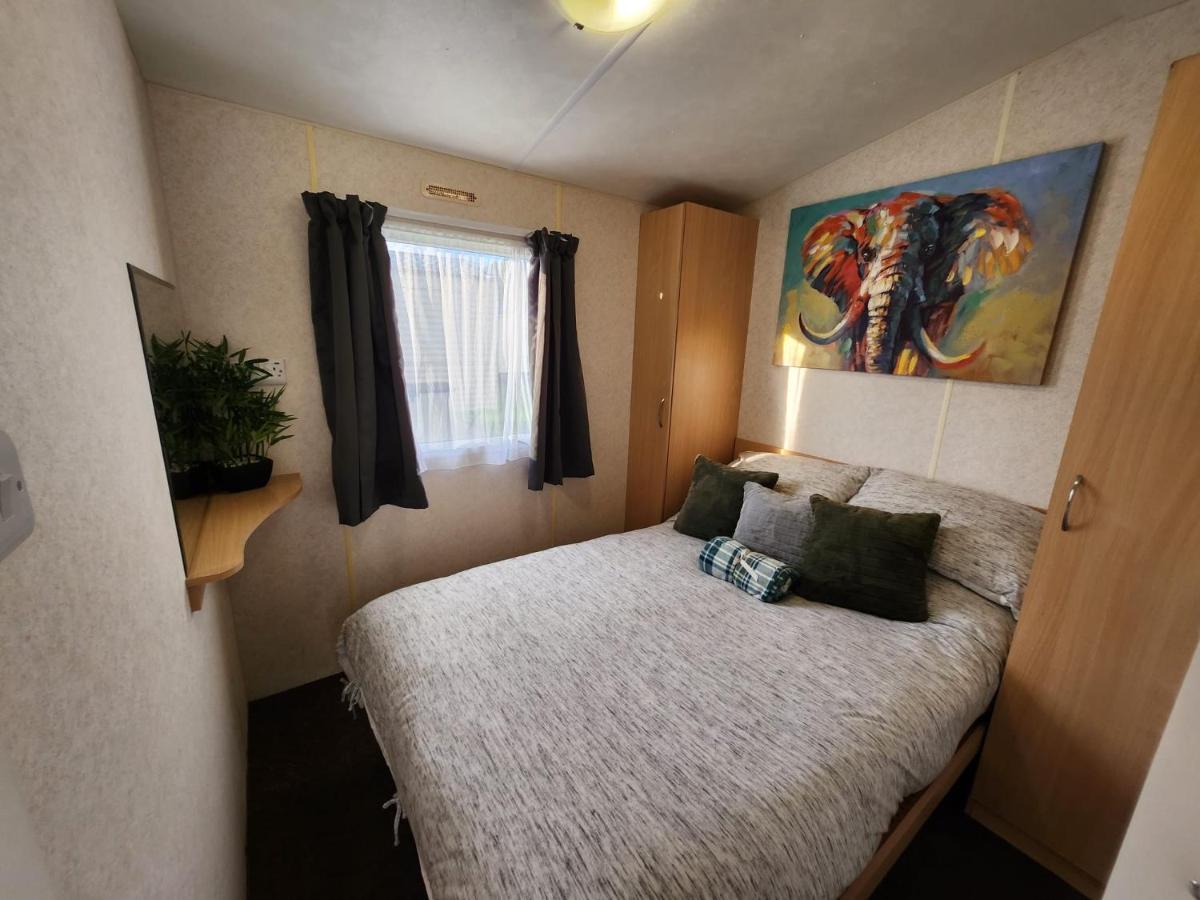 Comfy Caravan On Marine Park Hotel Rhyl Exterior photo